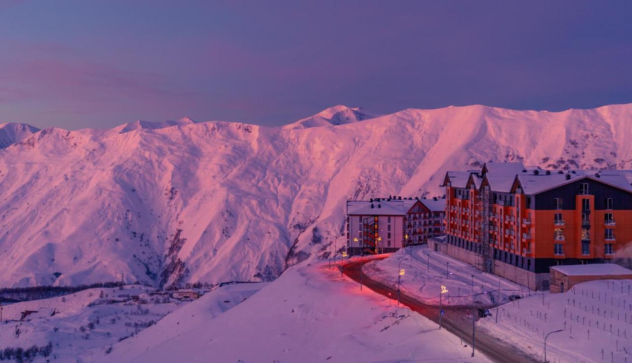 Touch The Mountains, Twins Hotel, New Гудаури Екстериор снимка
