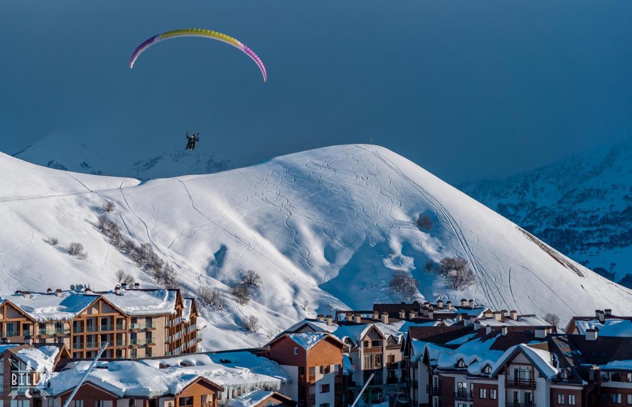 Touch The Mountains, Twins Hotel, New Гудаури Екстериор снимка