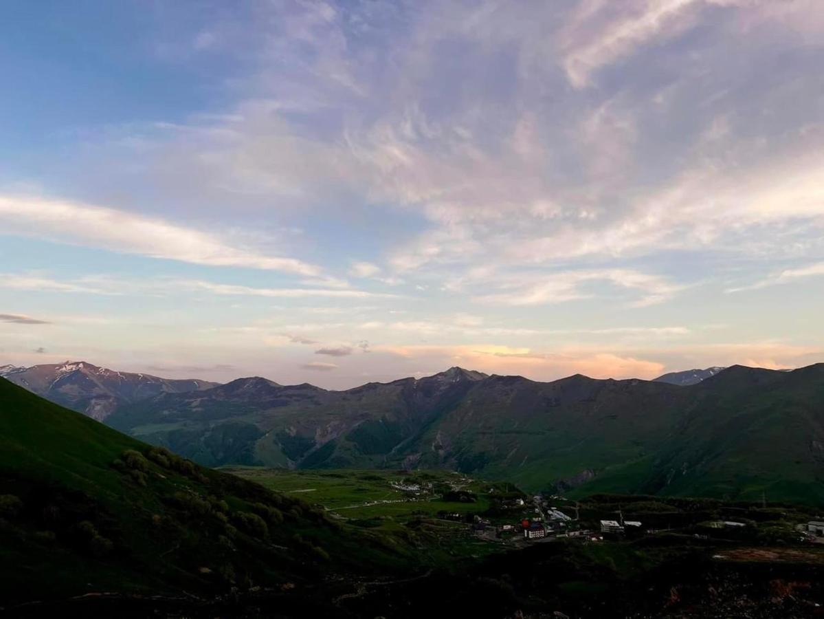 Touch The Mountains, Twins Hotel, New Гудаури Екстериор снимка