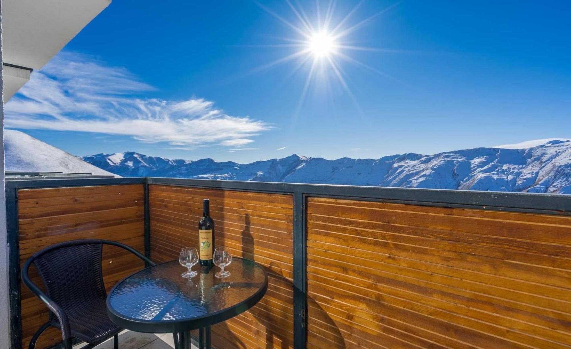 Touch The Mountains, Twins Hotel, New Гудаури Екстериор снимка