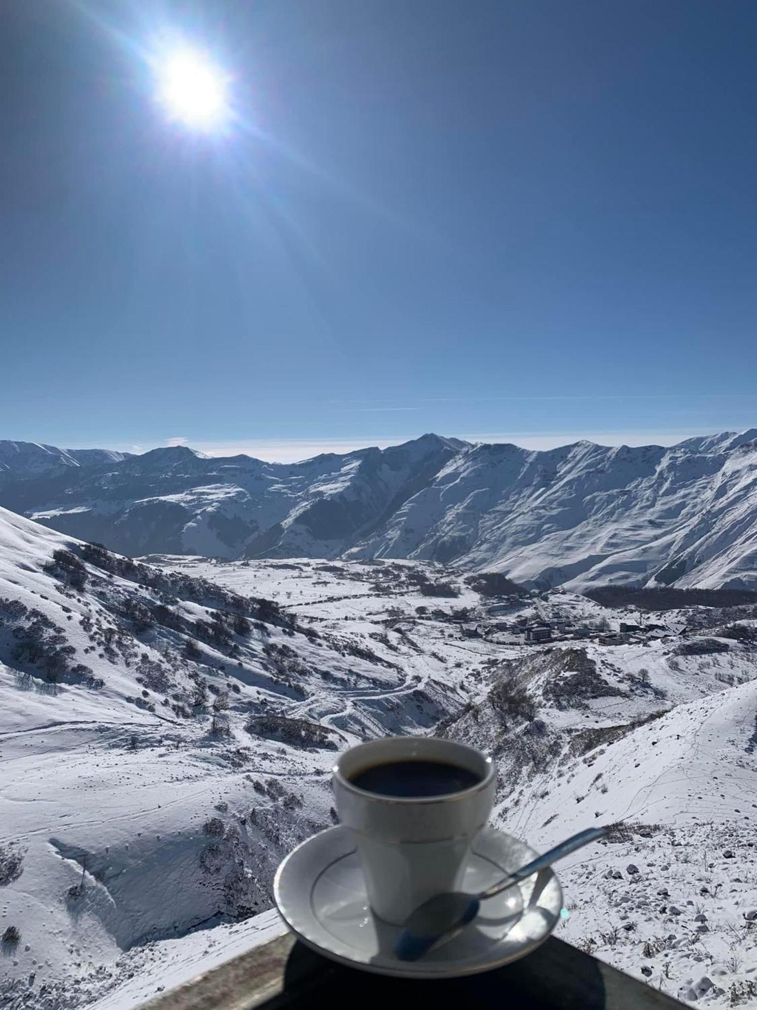 Touch The Mountains, Twins Hotel, New Гудаури Екстериор снимка